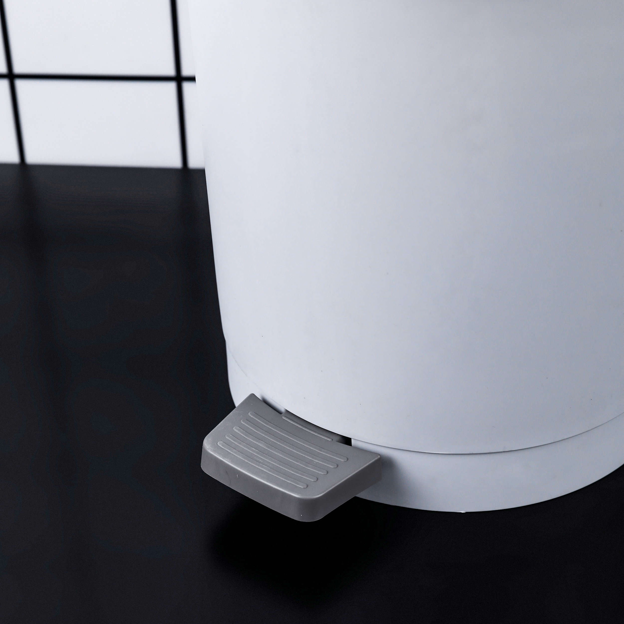 Botes de basura de pl&aacute;stico