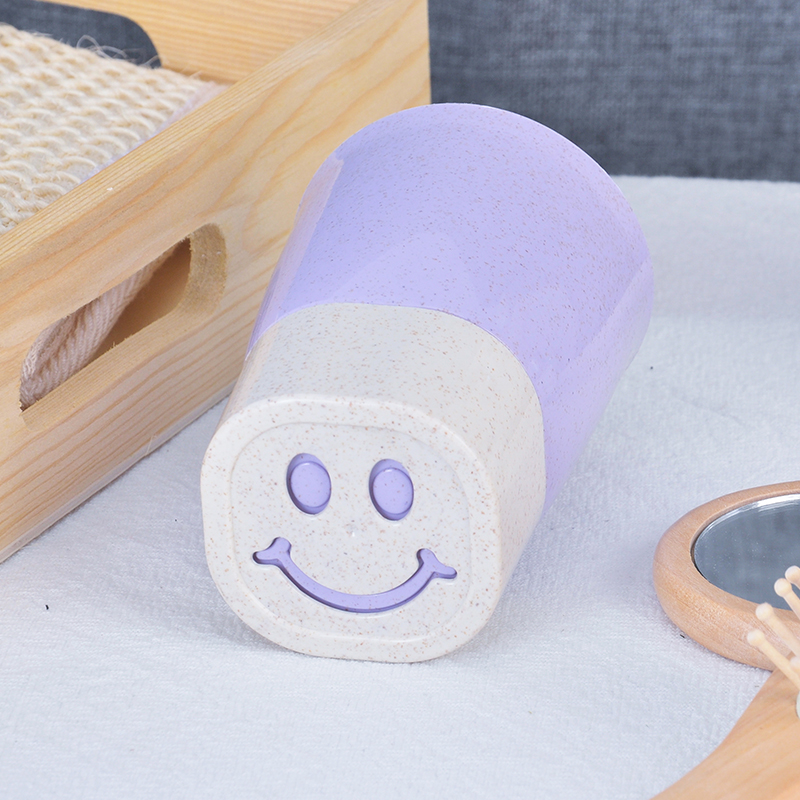 Taza de pl&aacute;stico enjana bucal